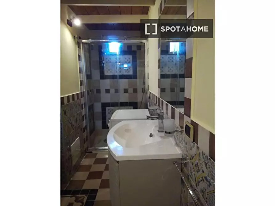 Immagine 13 di Camera condivisa in affitto  in Via Santa Maria delle Grazie a Loreto a Napoli