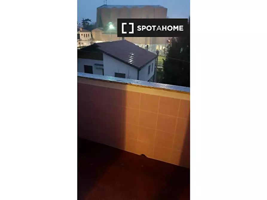 Immagine 4 di Camera condivisa in affitto  in Via Guido Puchetti a Padova