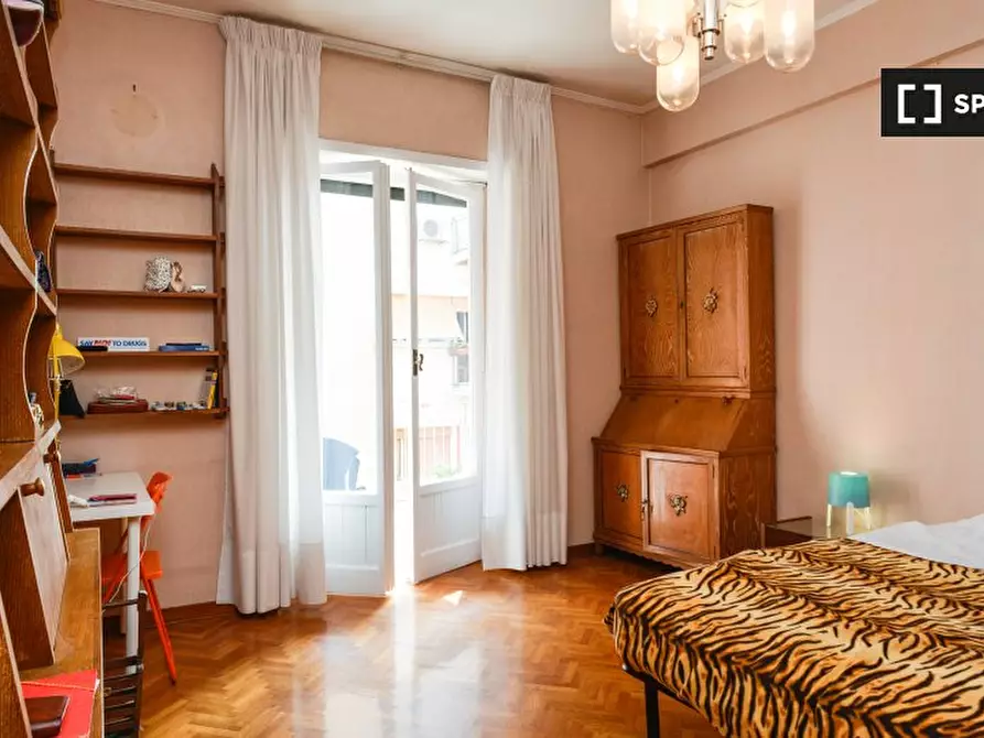 Immagine 1 di Camera condivisa in affitto  in Lungotevere Dante, 00146 Roma RM, Italy a Roma