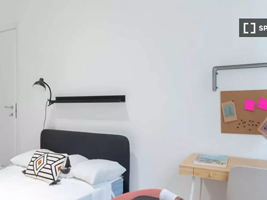 Immagine 3 di Camera condivisa in affitto  in Viale Carlo Espinasse a Milano