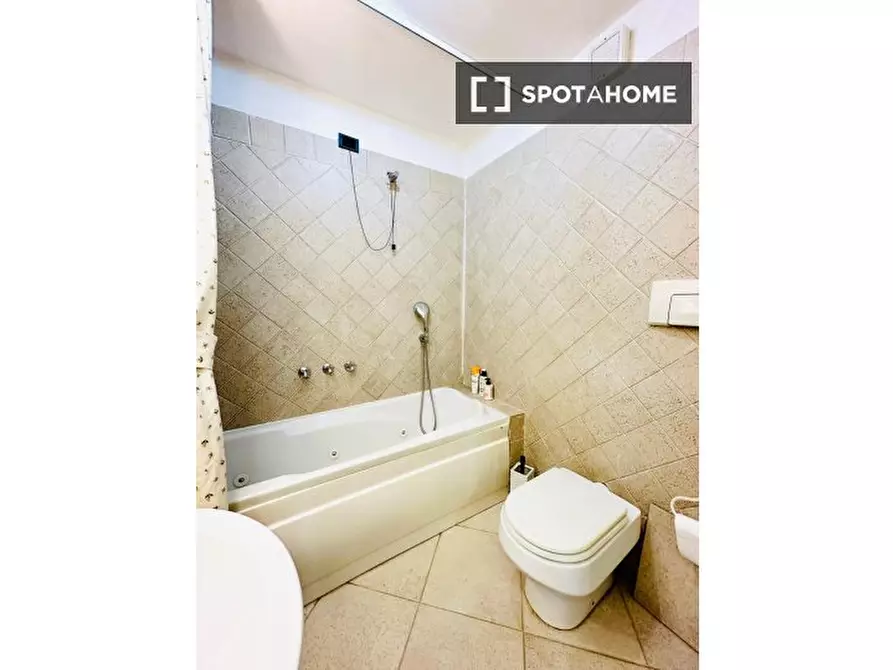 Immagine 10 di Ufficio in affitto  in Via di Marco Simone a Guidonia Montecelio