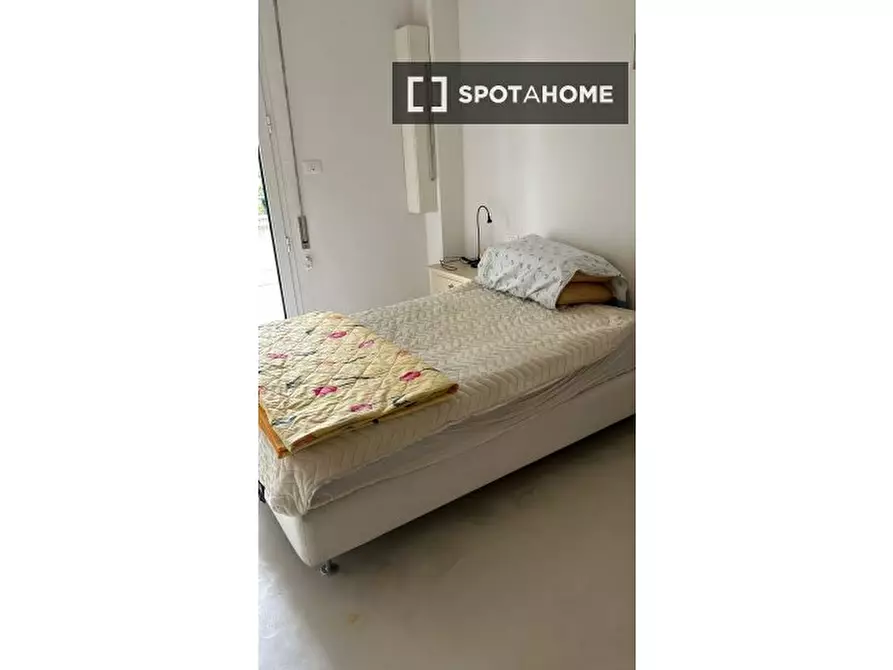 Immagine 2 di Camera condivisa in affitto  in Via Cadriano a Bologna