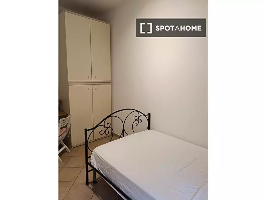 Immagine 9 di Camera condivisa in affitto  in Via Sirai a Cagliari