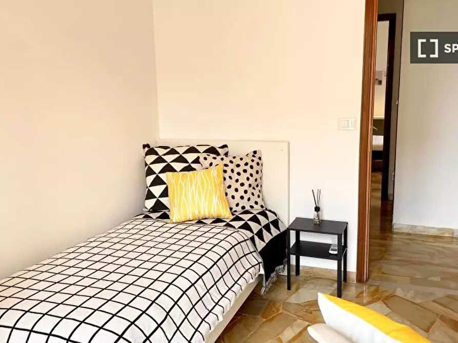 Immagine 2 di Camera condivisa in affitto  in VIA CADUTI DI CEFALONIA a Firenze