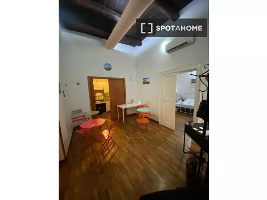 Immagine 5 di Camera condivisa in affitto  in Via dei Tribunali a Napoli