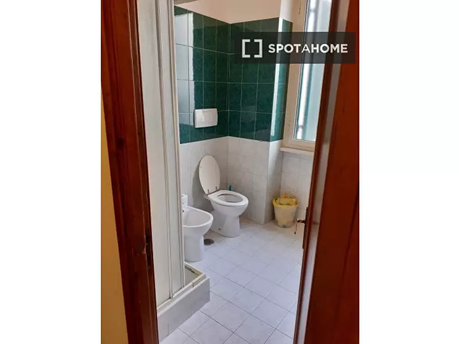 Immagine 5 di Camera condivisa in affitto  in Via Sirte a Roma