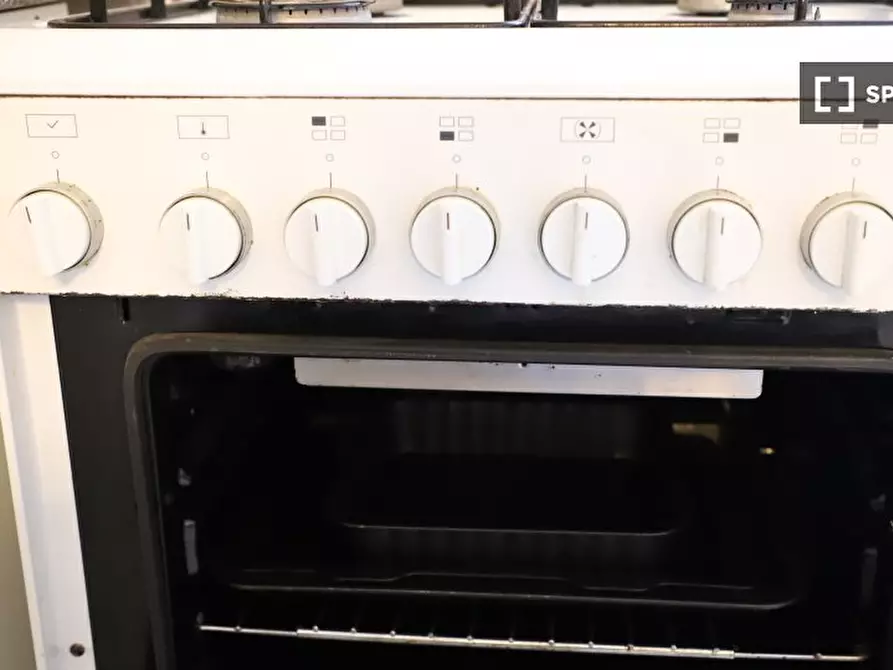 Immagine 17 di Appartamento in affitto  in Via dei Glicini a Roma