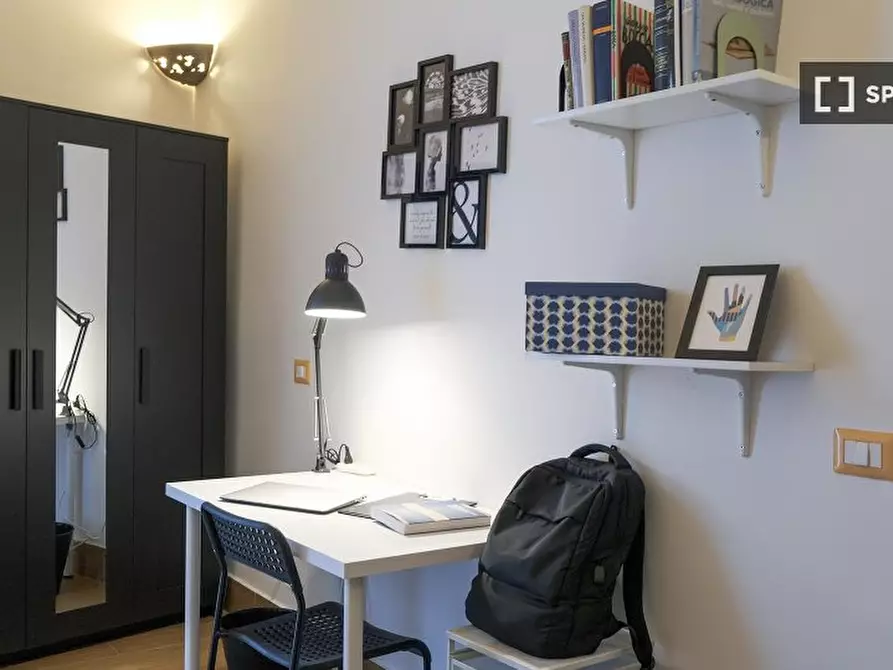 Immagine 3 di Camera condivisa in affitto  in Via Enrico Pessina n. a Napoli