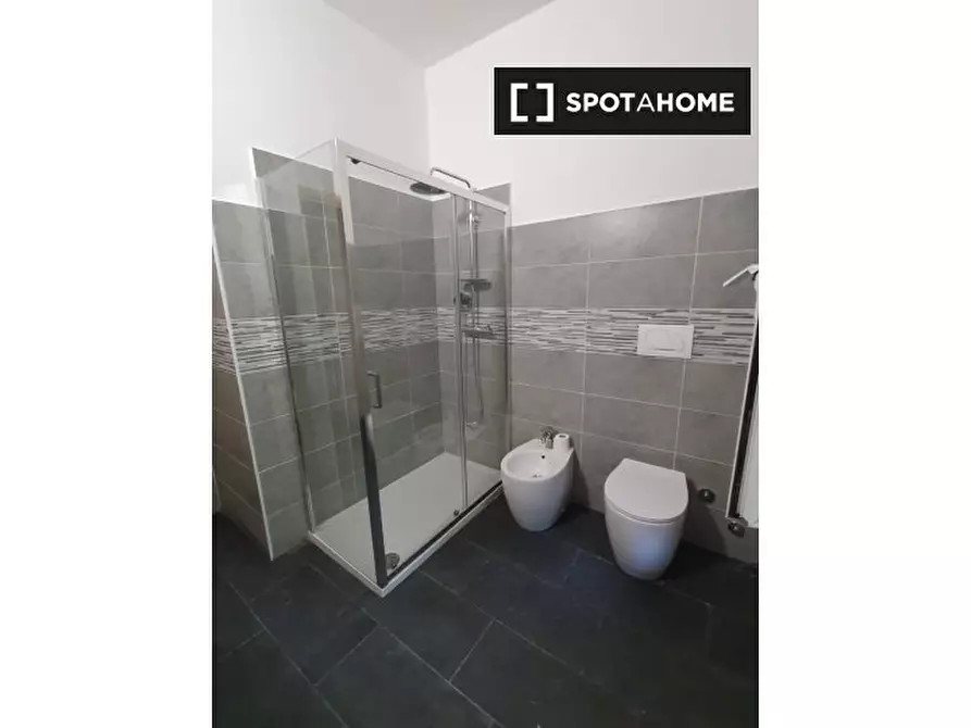 Immagine 17 di Camera condivisa in affitto  in Via Giovanni Battista Pirelli a Milano