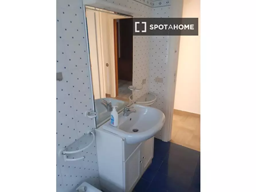 Immagine 15 di Camera condivisa in affitto  in Via Giuseppe Lorenzoni a Roma