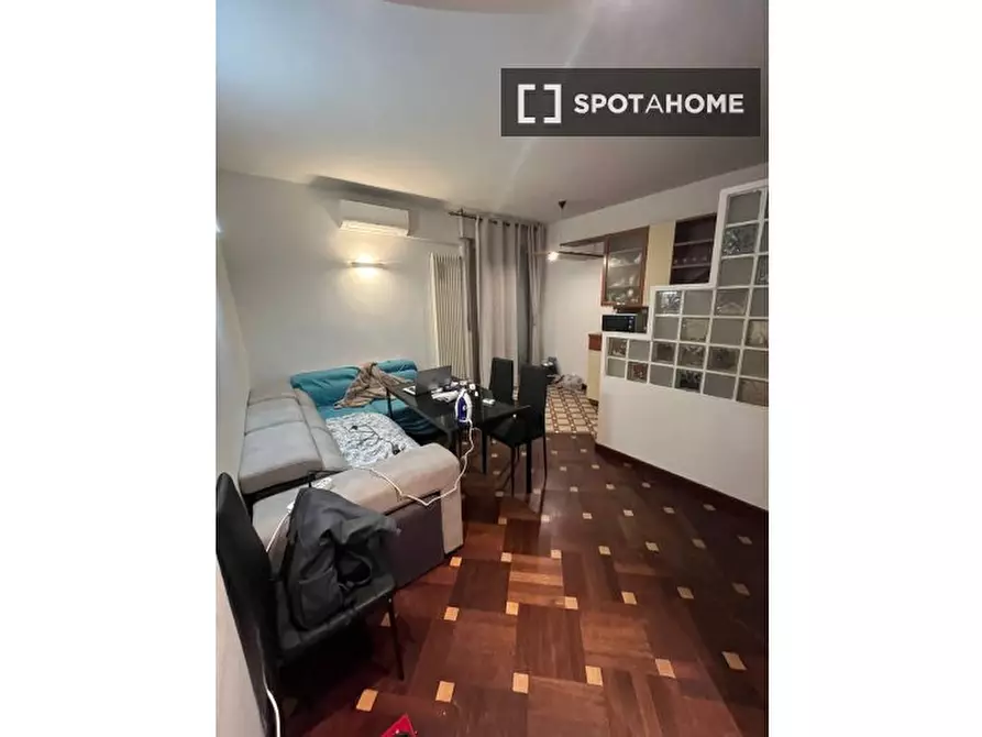 Immagine 1 di Camera condivisa in affitto  in Via Ippolito Nievo a Monza