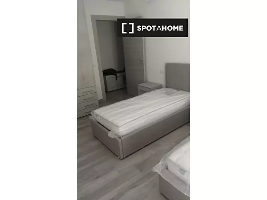 Immagine 10 di Camera condivisa in affitto  in Via Demonte a Milano