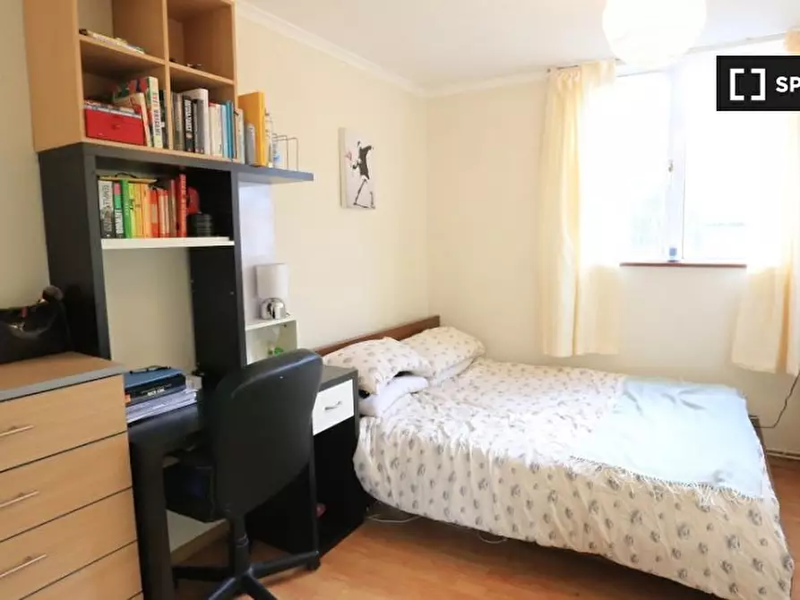 Immagine 1 di Camera condivisa in affitto  in Warley St a Poplar