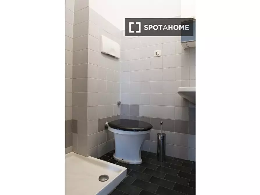 Immagine 5 di Camera condivisa in affitto  in Via Federico Engels a Milano