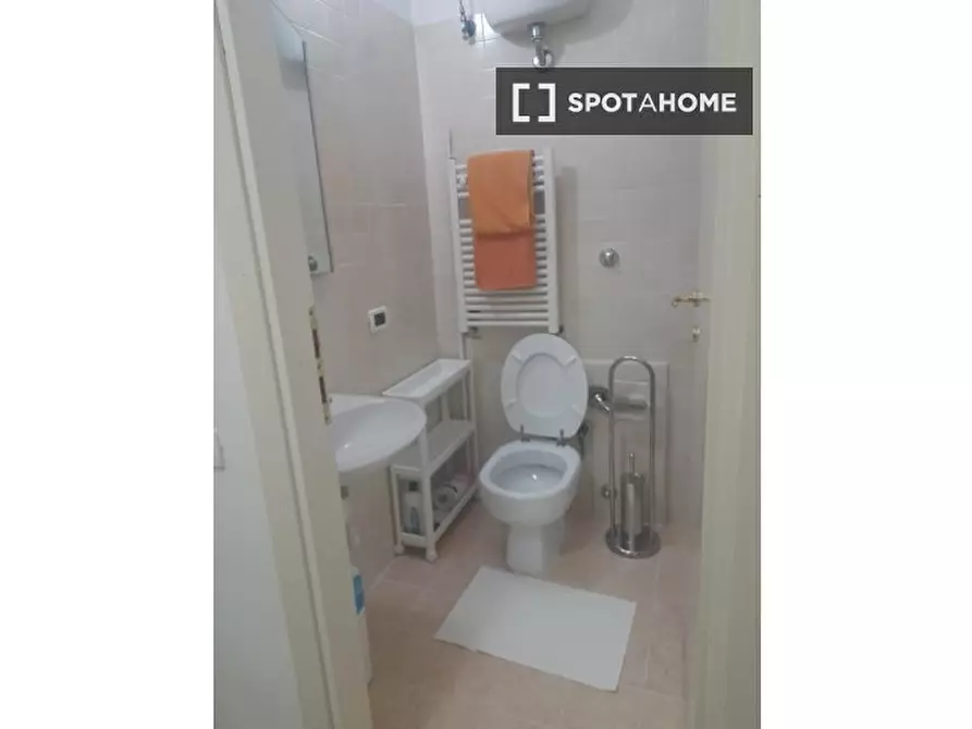 Immagine 13 di Camera condivisa in affitto  in Via Domenico Cucchiari a Roma