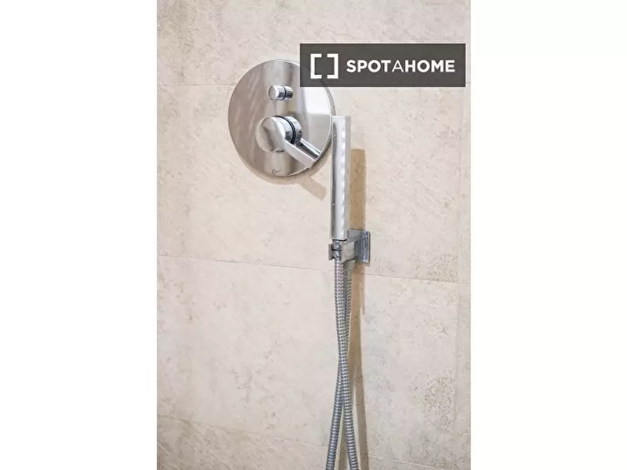 Immagine 3 di Ufficio in affitto  in Via Belvedere a Bologna