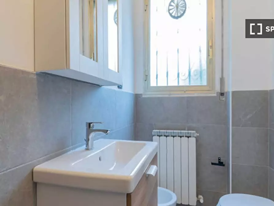 Immagine 9 di Camera condivisa in affitto  in Via San Donato a Bologna