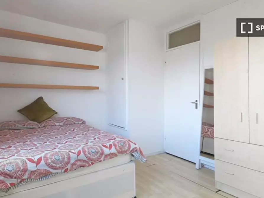 Immagine 2 di Camera condivisa in affitto  in Queensdale Crescent a Kensington
