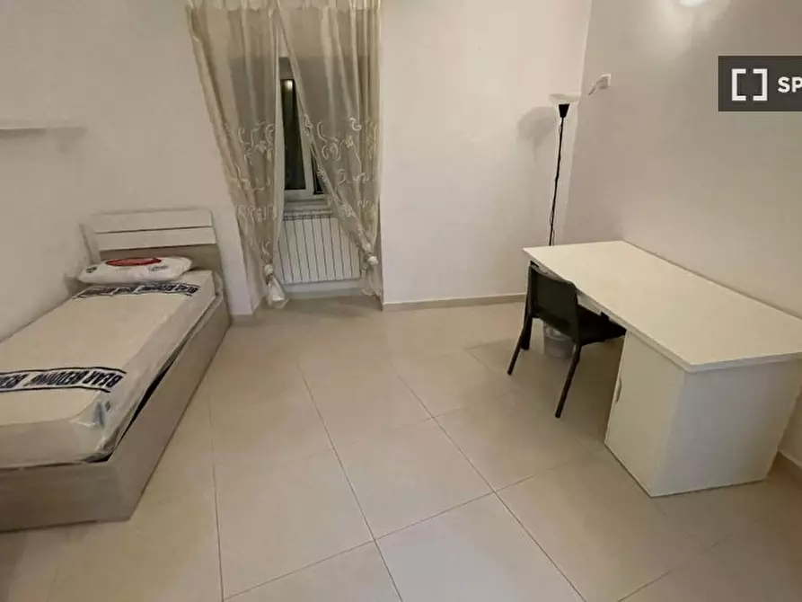 Immagine 18 di Camera condivisa in affitto  in Via Luigi Settembrini a Napoli