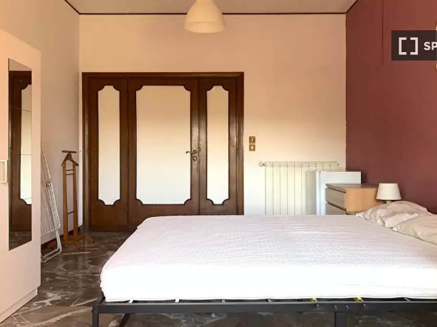 Immagine 4 di Camera condivisa in affitto  in Viale Leonardo da Vinci, 00145 Roma RM, Italy a Roma