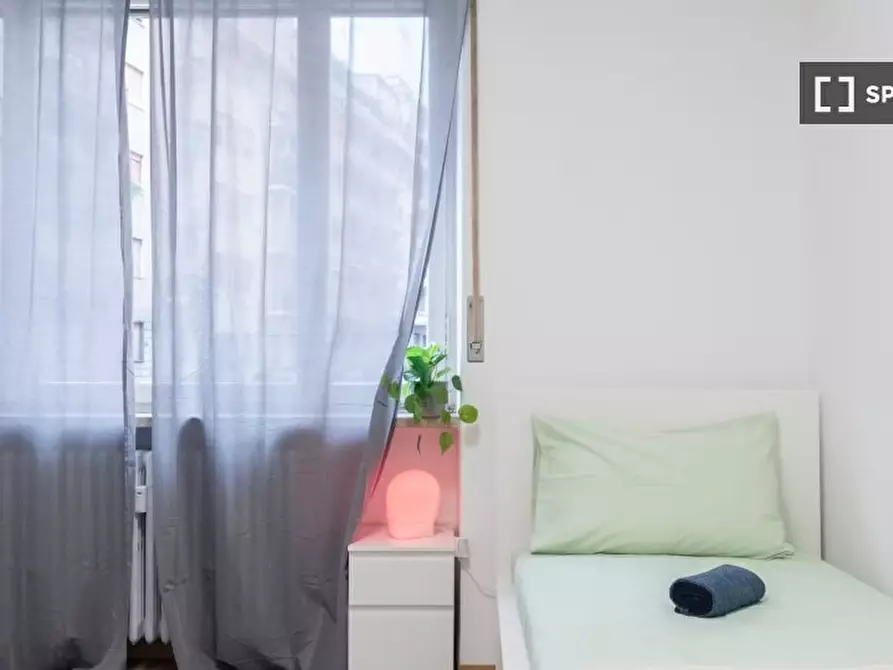 Immagine 4 di Camera condivisa in affitto  in Via Elba a Torino