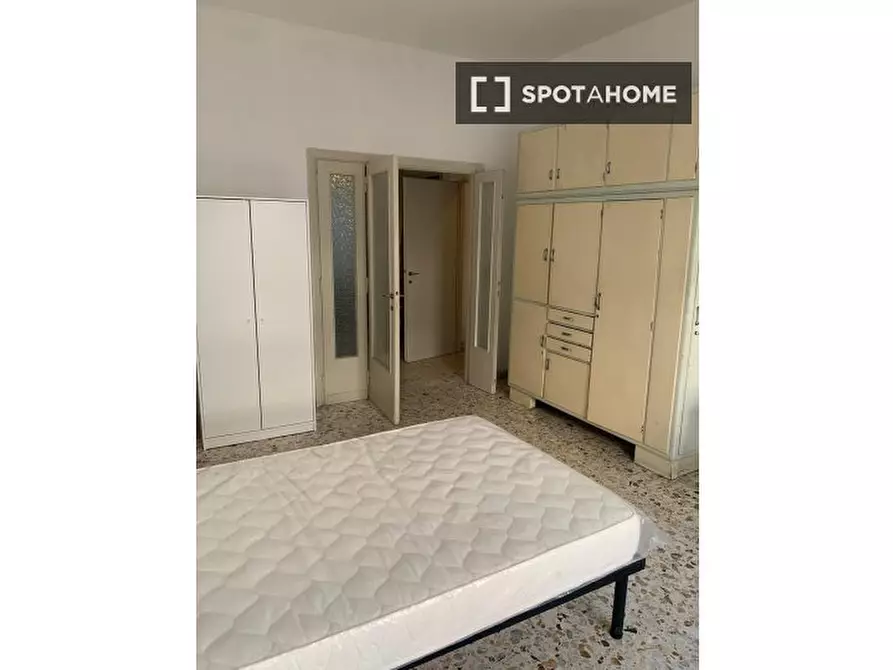 Immagine 19 di Camera condivisa in affitto  in Via dei Monti di Creta a Roma