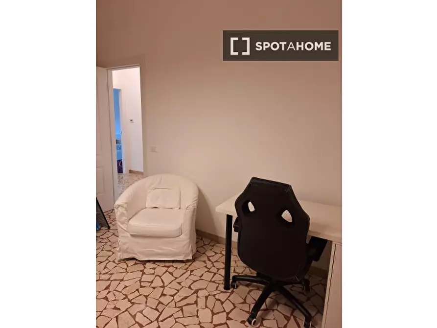 Immagine 2 di Camera condivisa in affitto  in Via Giuseppe Albini a Bologna