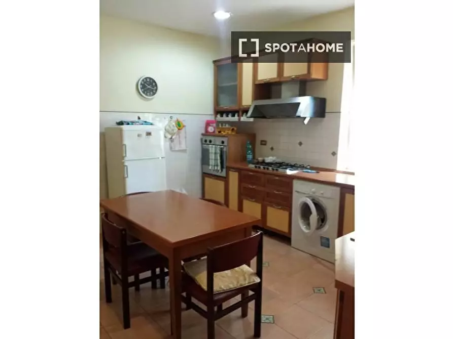 Immagine 15 di Camera condivisa in affitto  in Via Bernardo Cavallino a Napoli