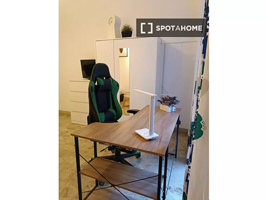 Immagine 4 di Camera condivisa in affitto  in Viale Papiniano a Milano