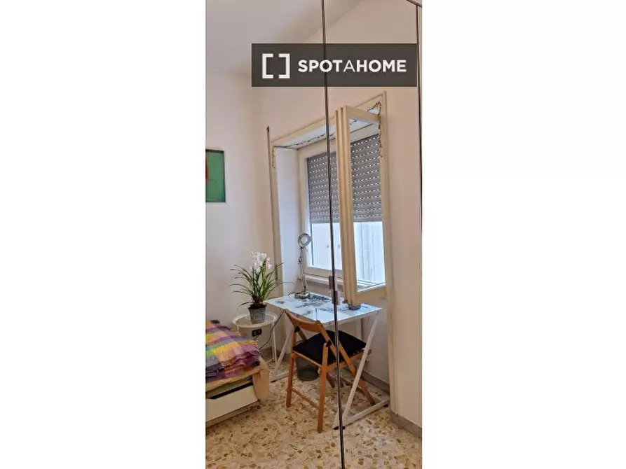 Immagine 4 di Camera condivisa in affitto  in Via Pietro de Cristofaro a Roma