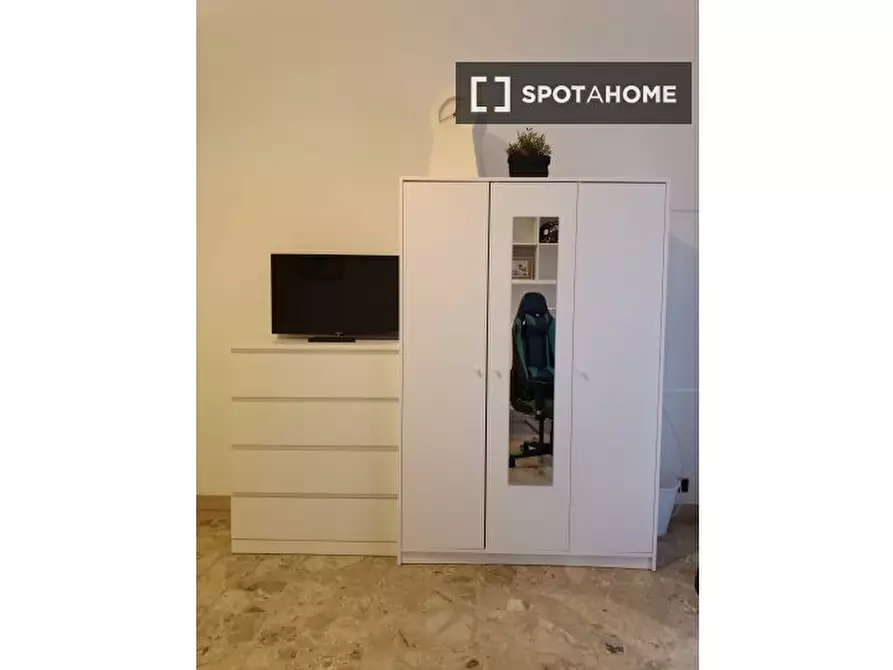 Immagine 6 di Camera condivisa in affitto  in Viale Papiniano a Milano