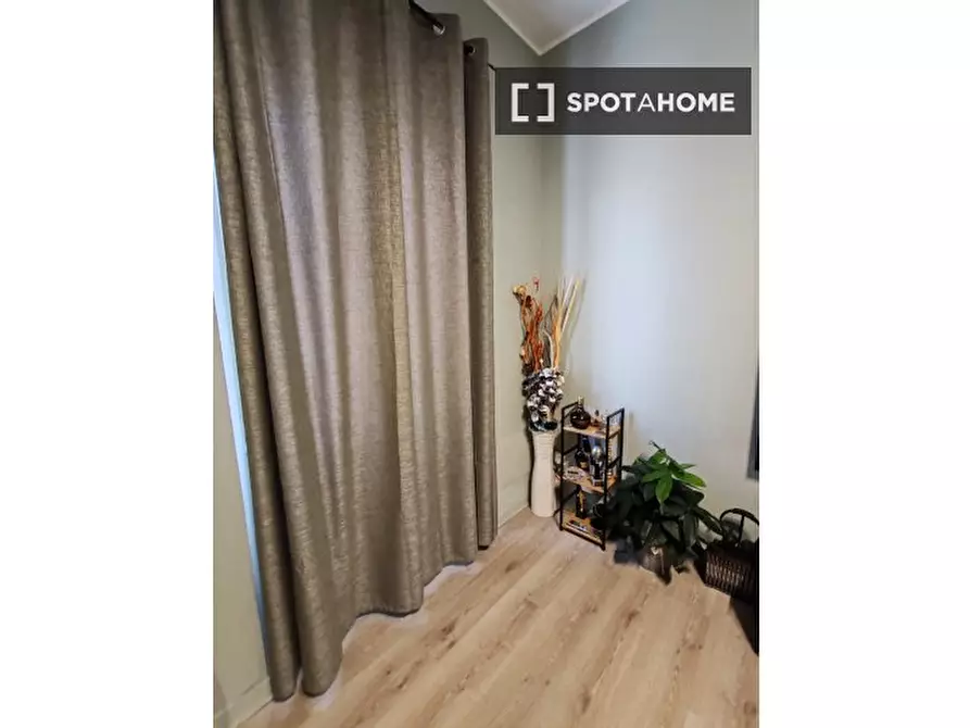 Immagine 9 di Camera condivisa in affitto  in Via Vincenzo Montenovesi a Roma