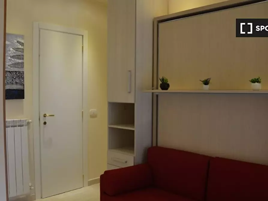 Immagine 11 di Camera condivisa in affitto  in Via Vetulonia a Roma