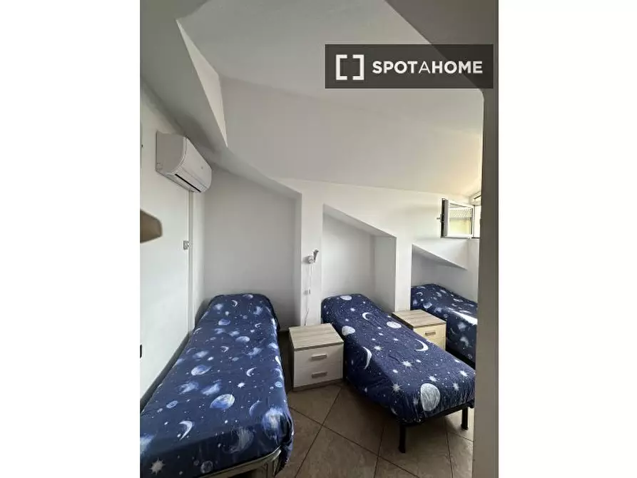 Immagine 2 di Camera condivisa in affitto  in Via delle Querce a Alagna