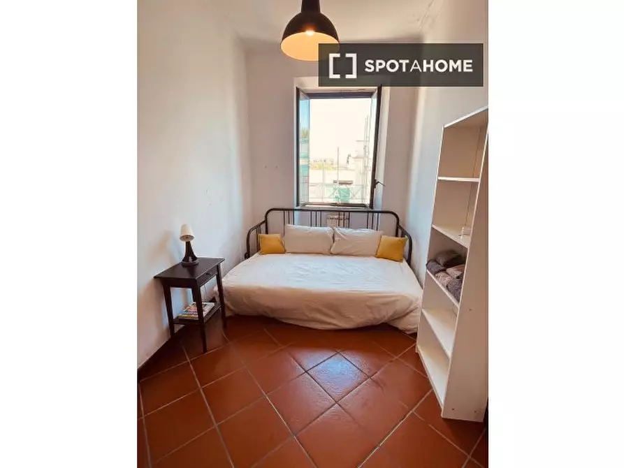 Immagine 12 di Camera condivisa in affitto  in Via Giulia di Gallese a Roma