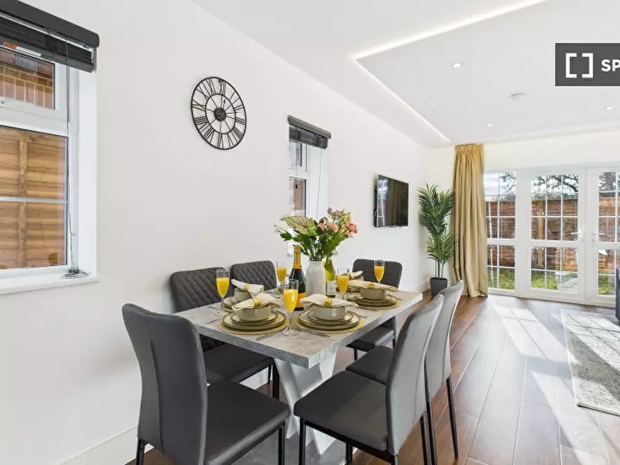 Immagine 8 di Appartamento in affitto  in Purley Downs Rd a Croydon