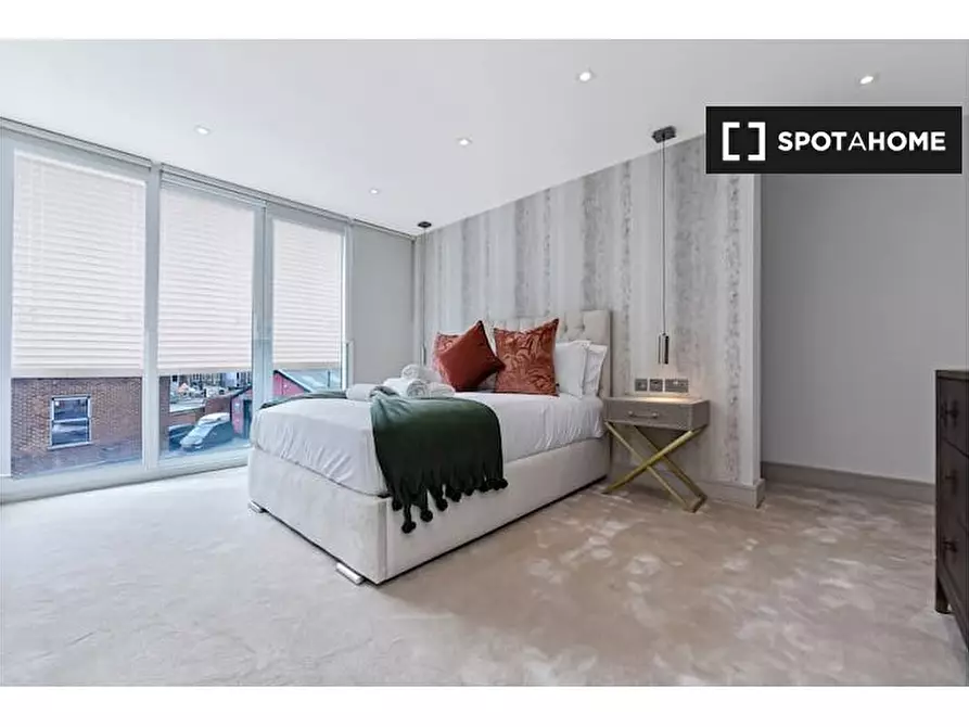 Immagine 5 di Appartamento in affitto  in Flat Goldman House - 122 Wembley Park drive HA9 8HP a Brent