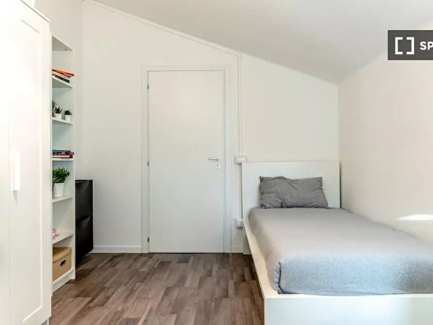 Immagine 3 di Camera condivisa in affitto  in Via Gino Onestinghel a Trento