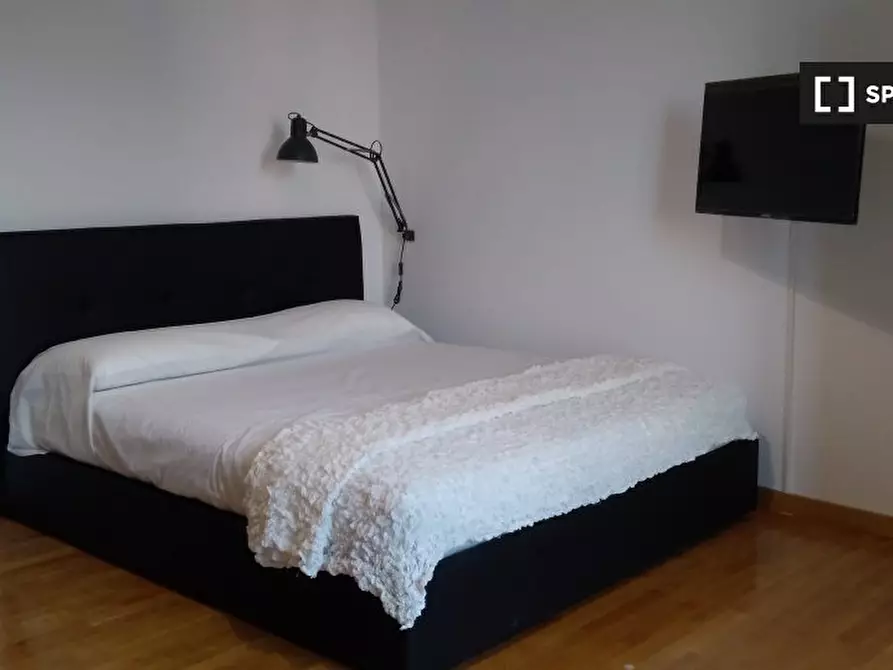 Immagine 2 di Camera condivisa in affitto  in Via Carlo Valvassori Peroni a Milano
