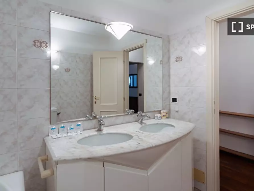 Immagine 4 di Appartamento in affitto  in Via Villani a Firenze