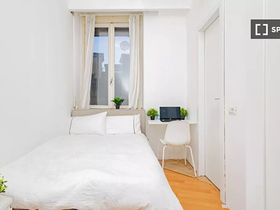 Immagine 3 di Camera condivisa in affitto  in Via Cesare Battisti a Milano