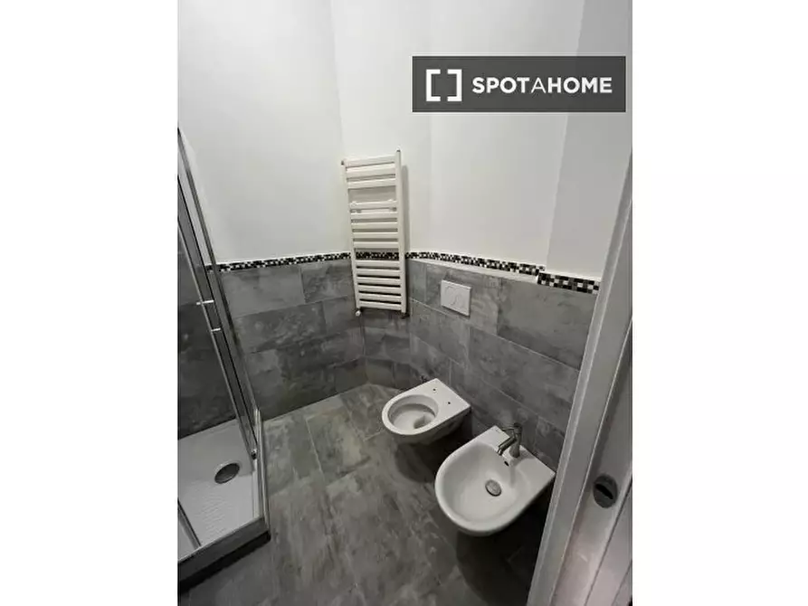 Immagine 5 di Camera condivisa in affitto  in Via Valdinievole a Roma