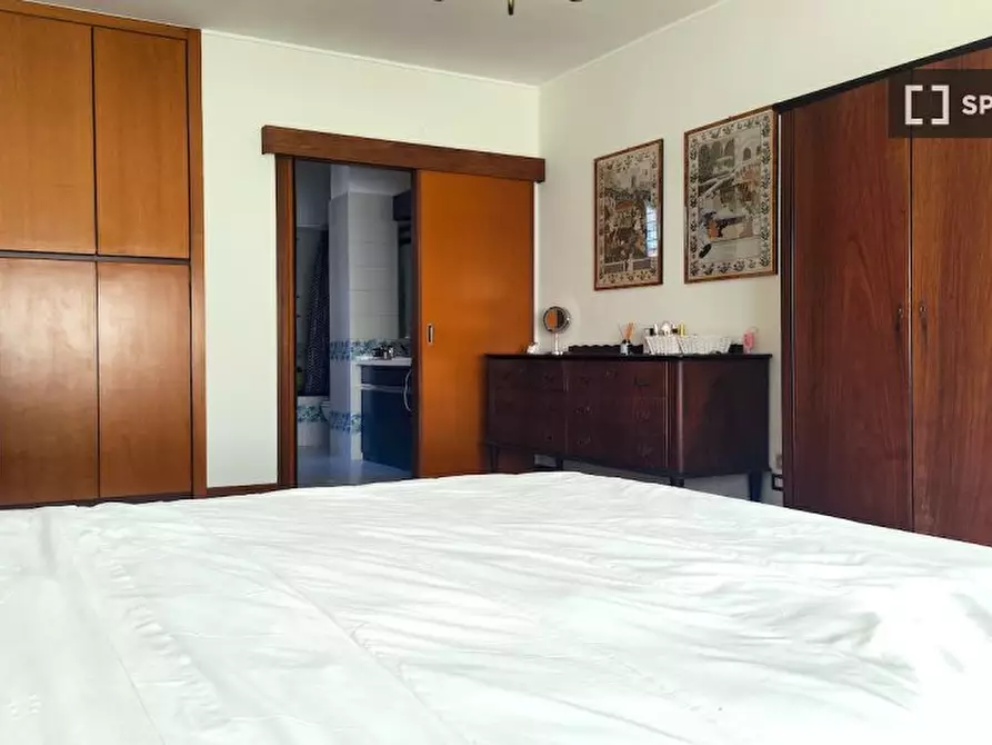 Immagine 3 di Camera condivisa in affitto  in Viale Cesare Pavese a Roma