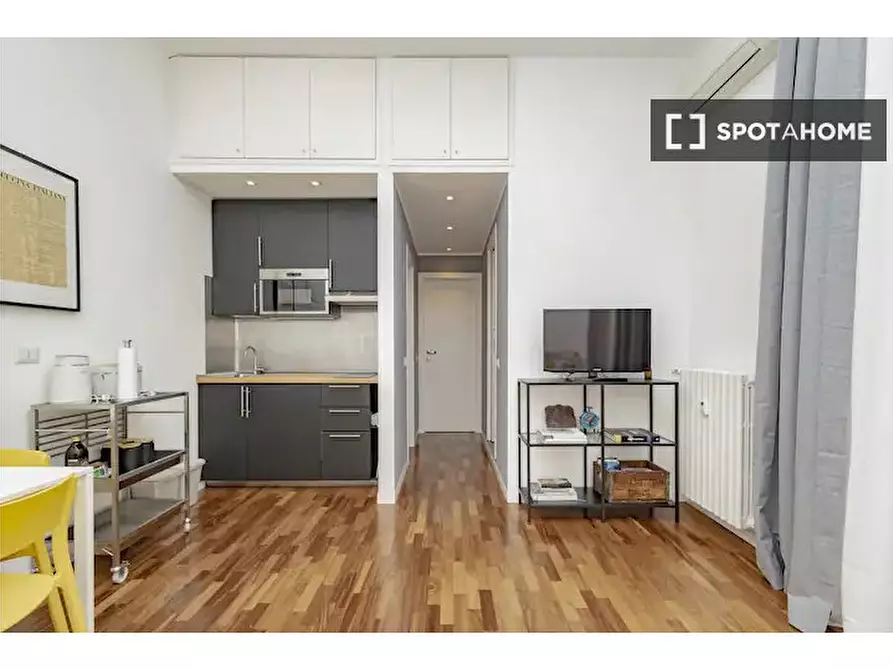 Immagine 8 di Appartamento in affitto  in Via Giambellino a Milano