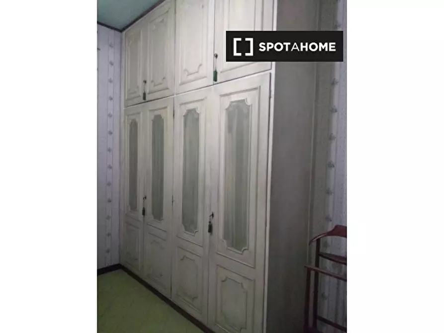 Immagine 3 di Camera condivisa in affitto  in Via Pian Due Torri a Roma