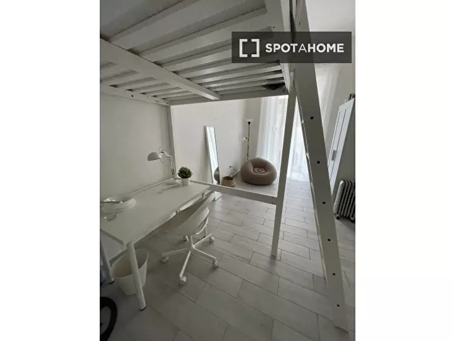 Immagine 3 di Camera condivisa in affitto  in Via Pietro Trinchera a Napoli