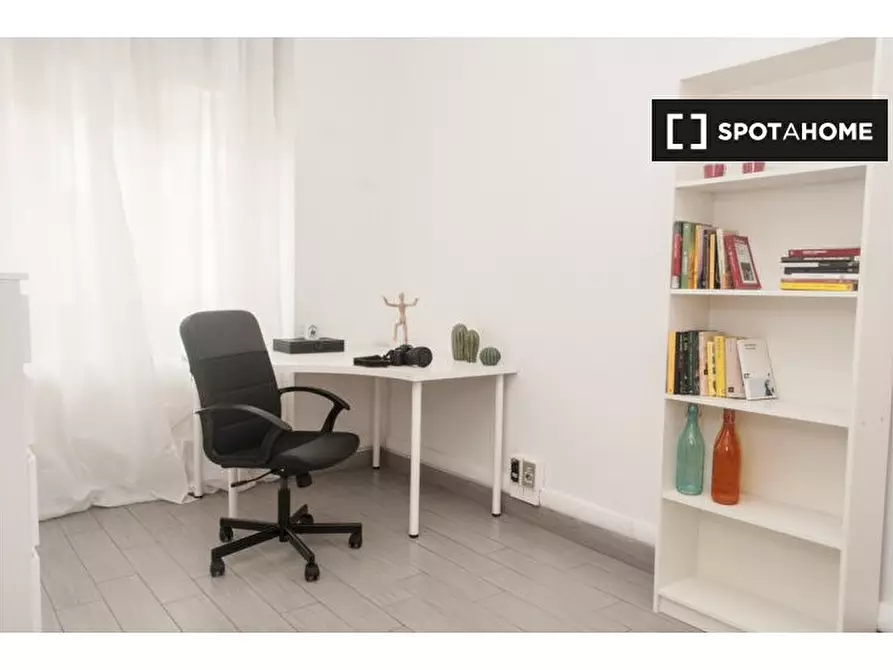 Immagine 2 di Camera condivisa in affitto  in Via Romolo Gessi a Torino