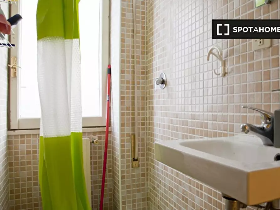 Immagine 18 di Camera condivisa in affitto  in Via Lero, 00144 Roma RM, Italy a Roma