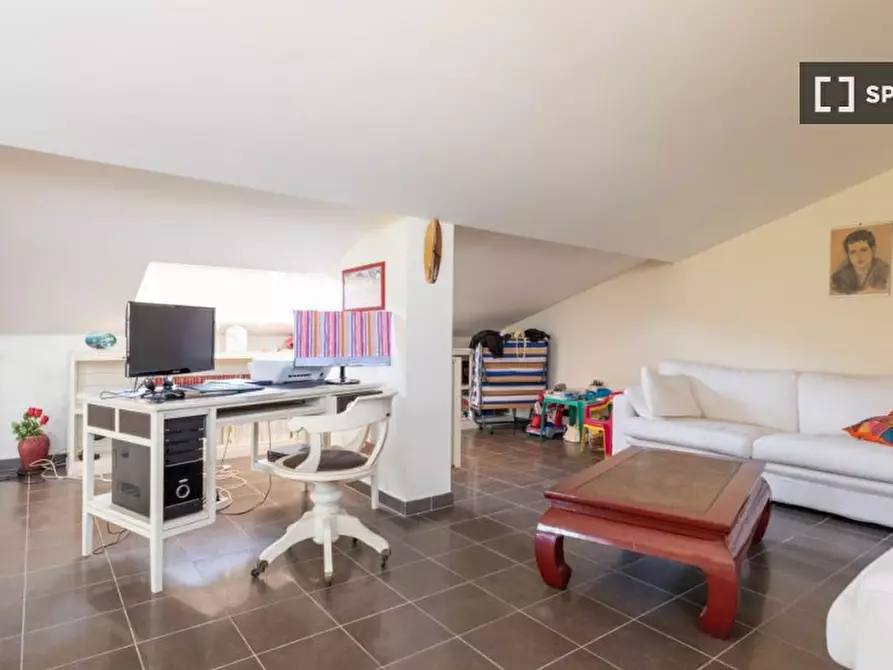 Immagine 5 di Camera condivisa in affitto  in Via Lentini a Roma