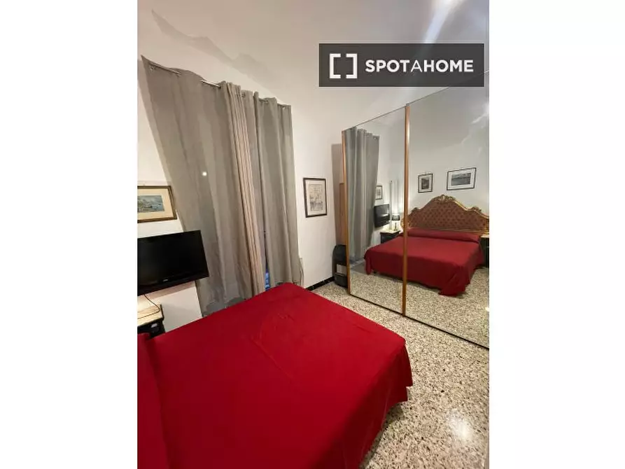 Immagine 1 di Camera condivisa in affitto  in Vico Latilla a Napoli